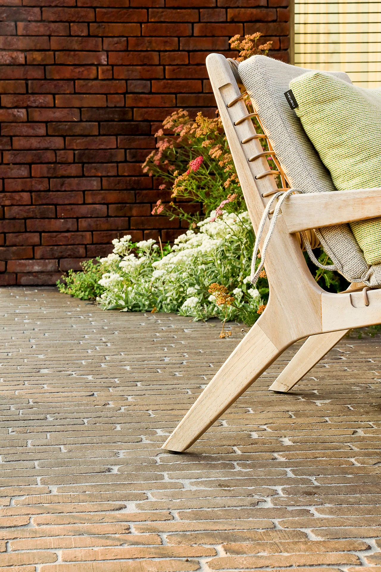 modern-villa-with-pool-and-deck-CDVAGNR